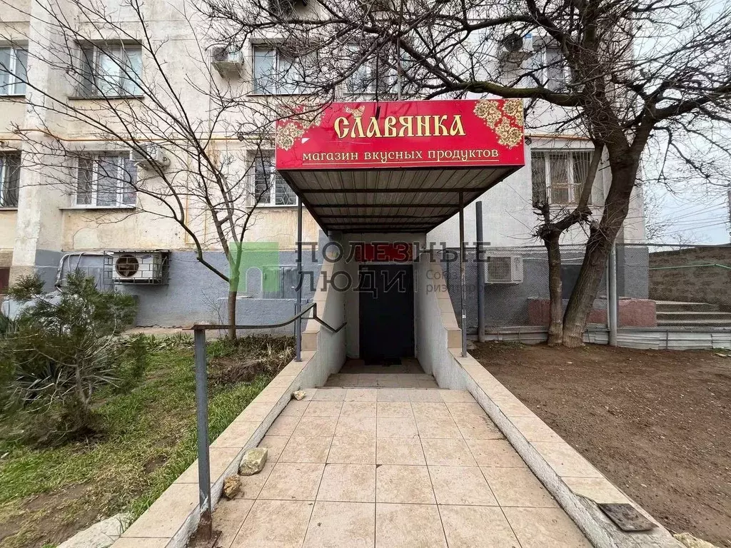 Торговая площадь в Крым, Евпатория ул. Конституции, 34 (70 м) - Фото 1