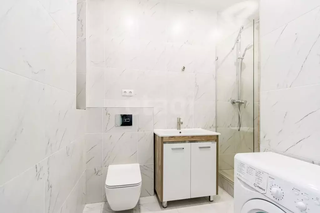 Студия Тюменская область, Тюмень ул. Фармана Салманова, 15 (23.5 м) - Фото 1