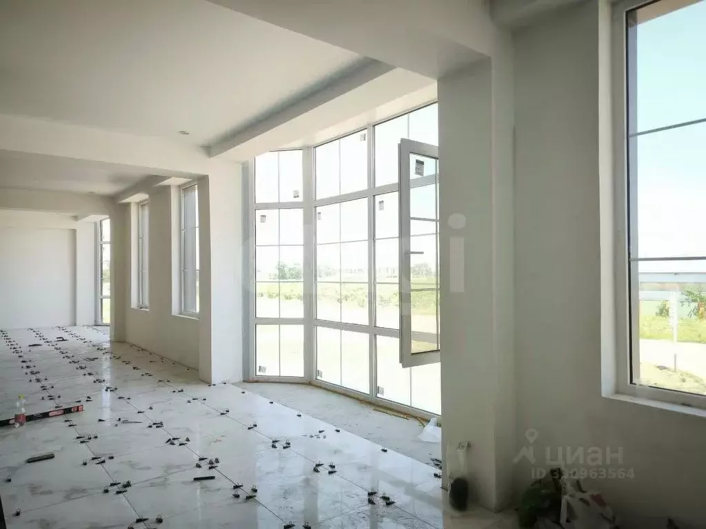 Помещение свободного назначения в Адыгея, Майкоп ул. Строителей, 9А ... - Фото 1