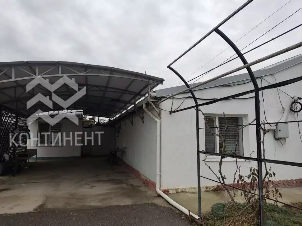 Дом в Крым, Сакский район, с. Уютное ул. Юрия Гагарина (160 м) - Фото 1