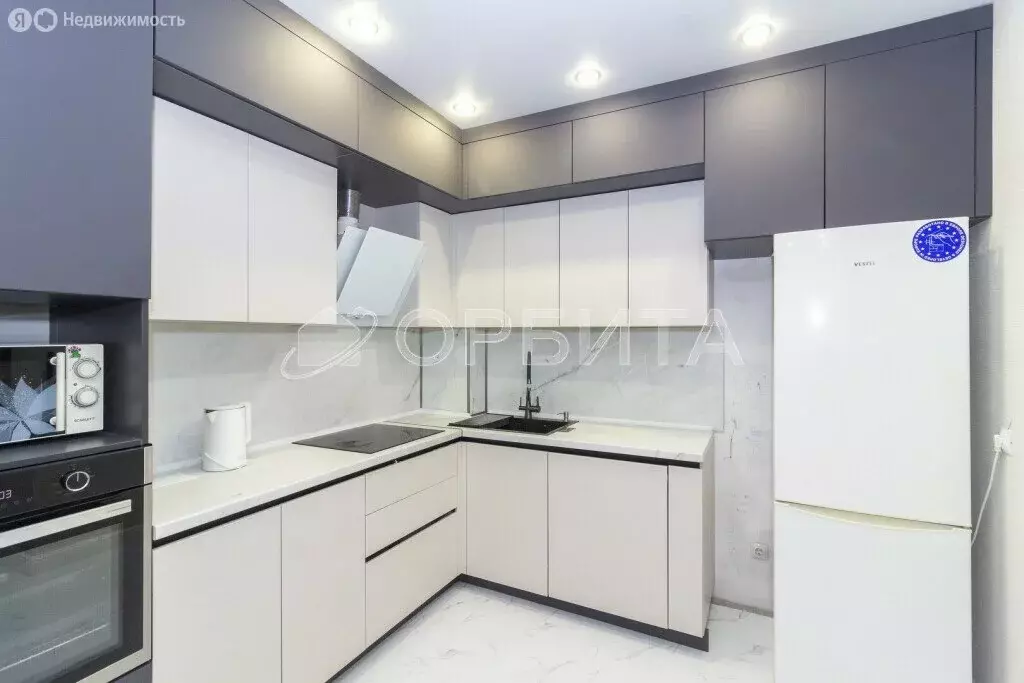 2-комнатная квартира: Тюмень, улица Василия Подшибякина, 9к1 (50 м) - Фото 0