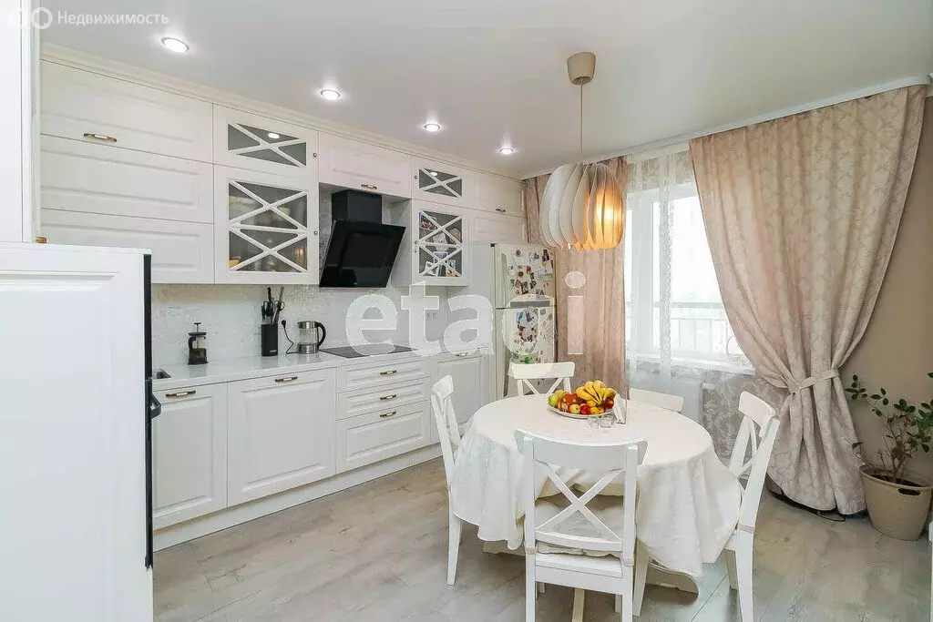 3-комнатная квартира: Тюмень, улица Федюнинского, 64 (110 м) - Фото 2