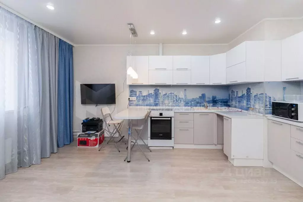 1-к кв. Тюменская область, Тюмень ул. Верхнетарманская, 1 (45.0 м) - Фото 1