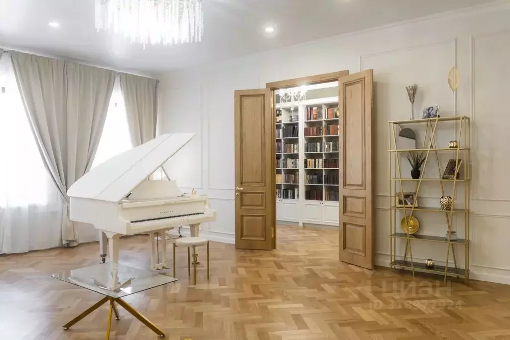 3-к кв. Санкт-Петербург ул. Рубинштейна, 4 (130.0 м) - Фото 0
