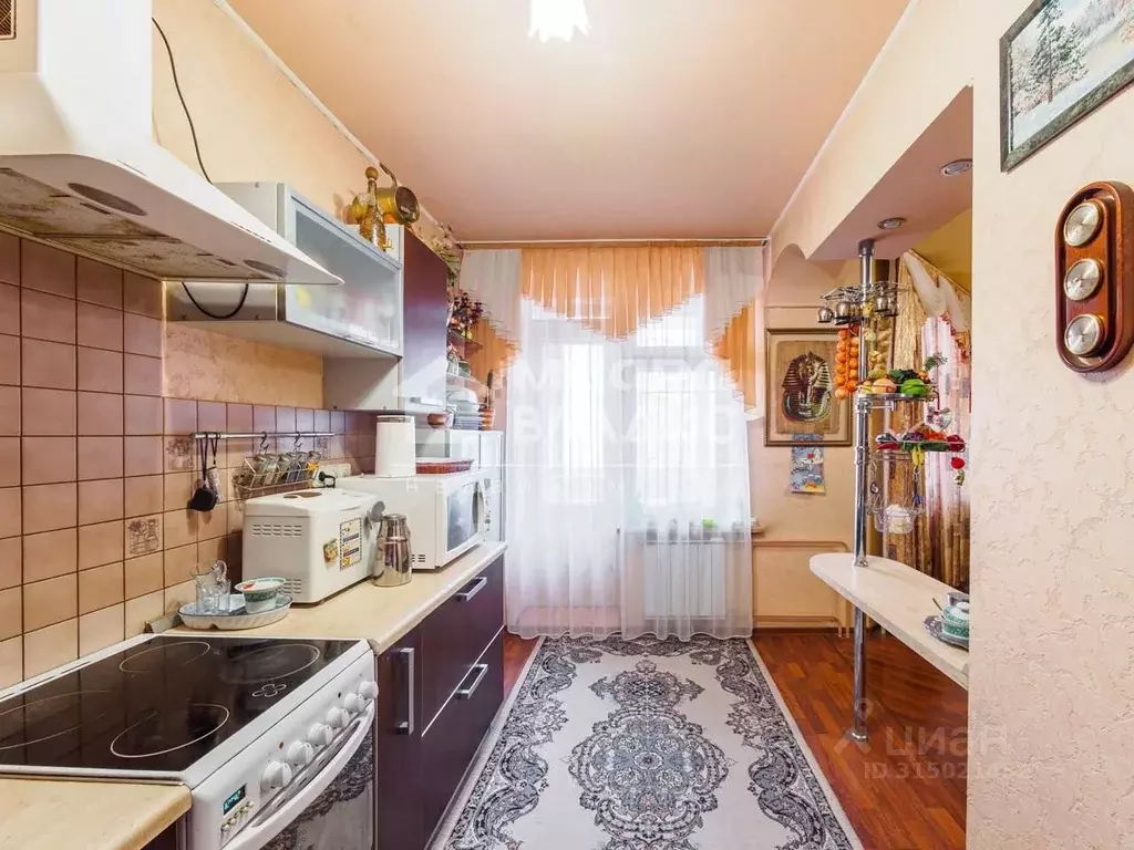 2-к кв. Омская область, Омск Братская ул., 19 (68.9 м) - Фото 0