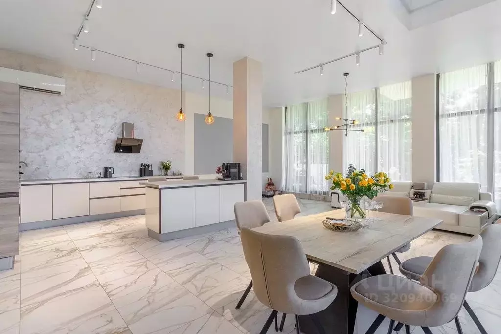 Дом в Приморский край, Владивосток ул. Саврасова, 35 (260 м) - Фото 1