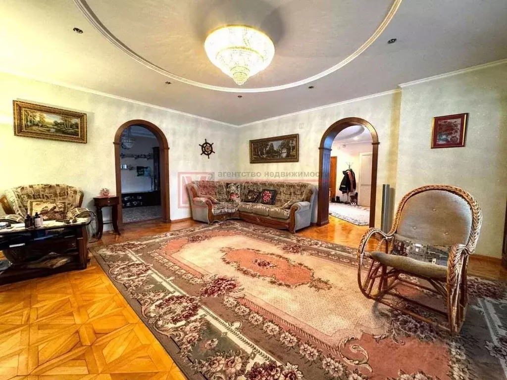 Дом в Белгородская область, Старый Оскол пер. Энтузиастов (233 м) - Фото 1