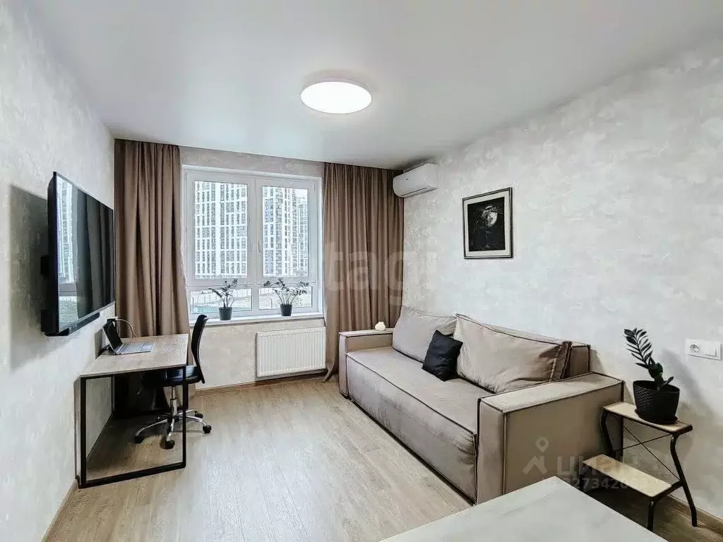 1-к кв. Тюменская область, Тюмень ул. Фармана Салманова, 24 (40.9 м) - Фото 1