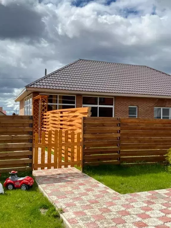 Дом в Самарская область, Ставропольский район, с. Узюково ул. Ленина, ... - Фото 1