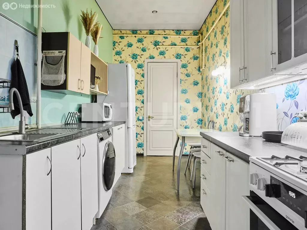 3-комнатная квартира: Санкт-Петербург, 10-я линия Васильевского ... - Фото 2