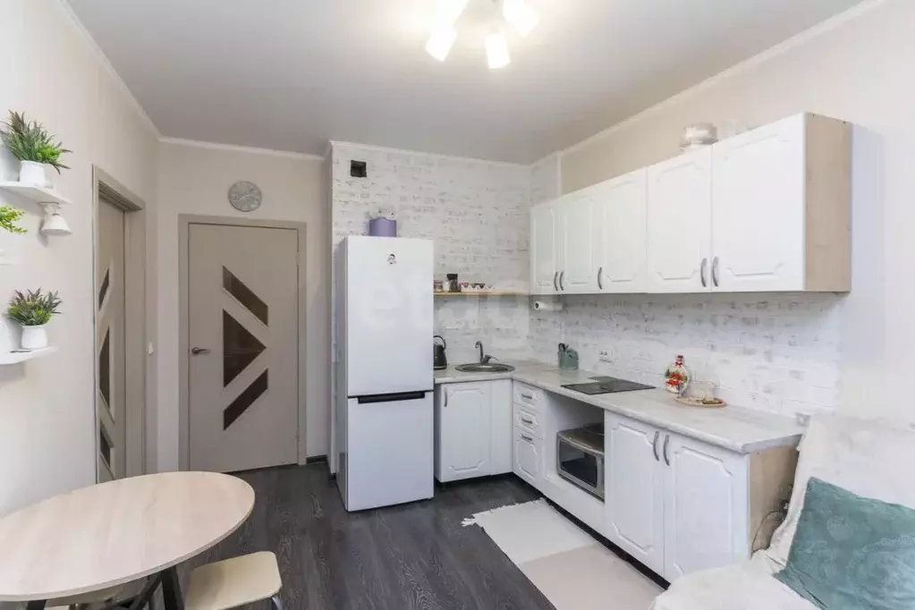 1-к кв. Тюменская область, Тюмень ул. Бориса Житкова, 2 (42.1 м) - Фото 0