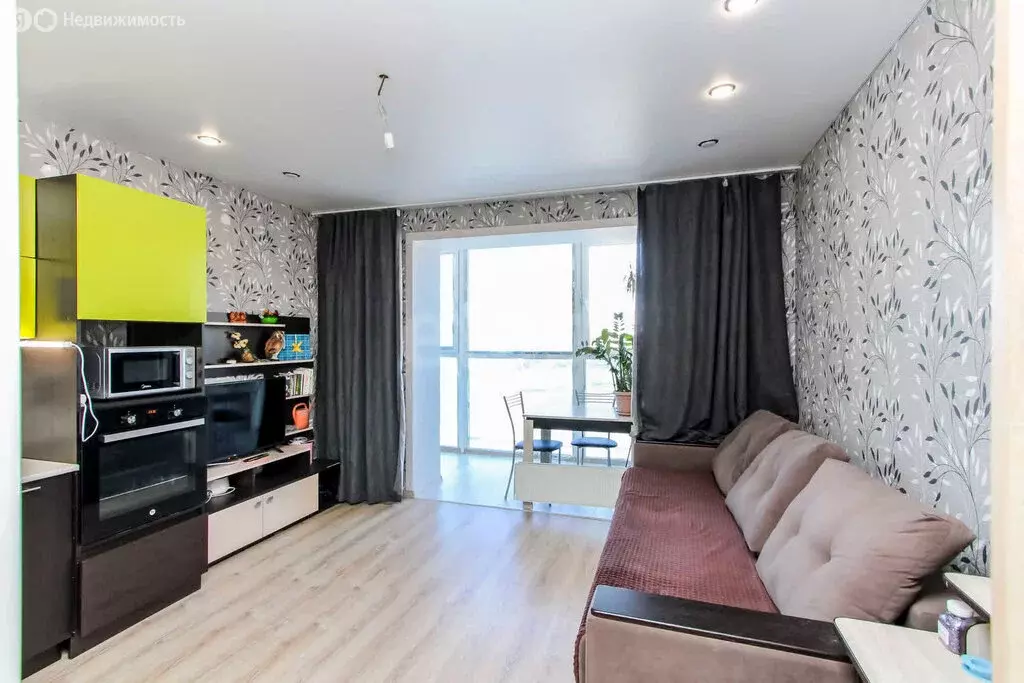 Квартира-студия: Тюмень, улица Тимофея Чаркова, 28 (24.6 м) - Фото 1