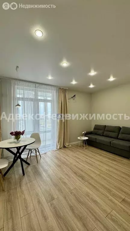 Квартира-студия: Тюмень, улица Фармана Салманова, 18 (34 м) - Фото 1