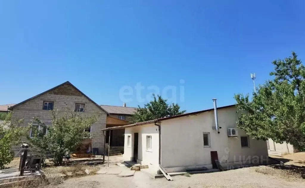 Дом в Крым, Черноморский район, с. Новосельское ул. Восточная (262 м) - Фото 0