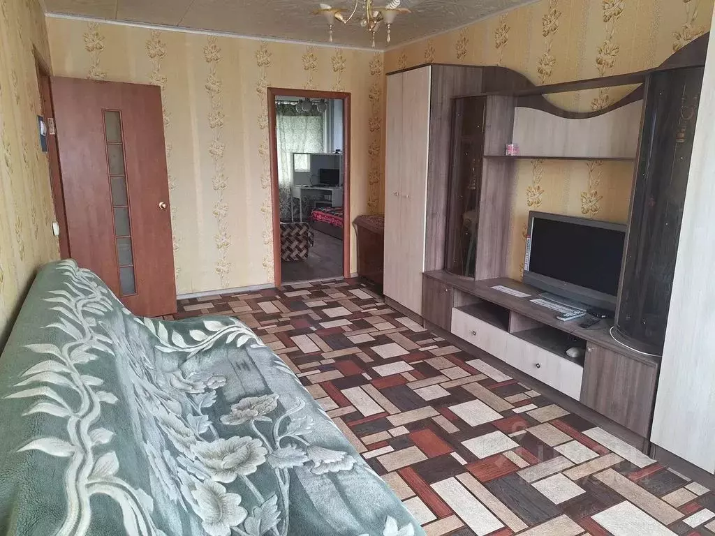 3-к кв. Ленинградская область, Тихвин Ново-Вязитская ул., 1 (63.0 м) - Фото 0