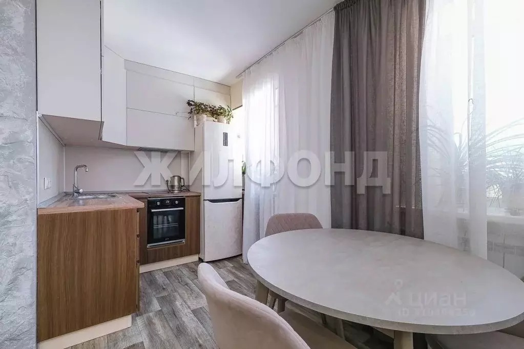 2-к кв. Новосибирская область, Новосибирск ул. Гоголя, 233/2 (41.0 м) - Фото 0
