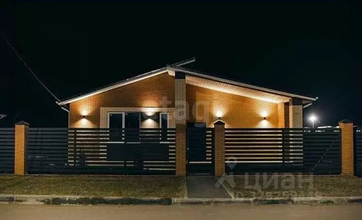 Дом в Астраханская область, Приволжский район, Биография кп ул. ... - Фото 1