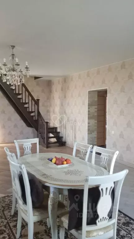 Дом в Волгоградская область, Светлоярский район, с. Большие Чапурники ... - Фото 1