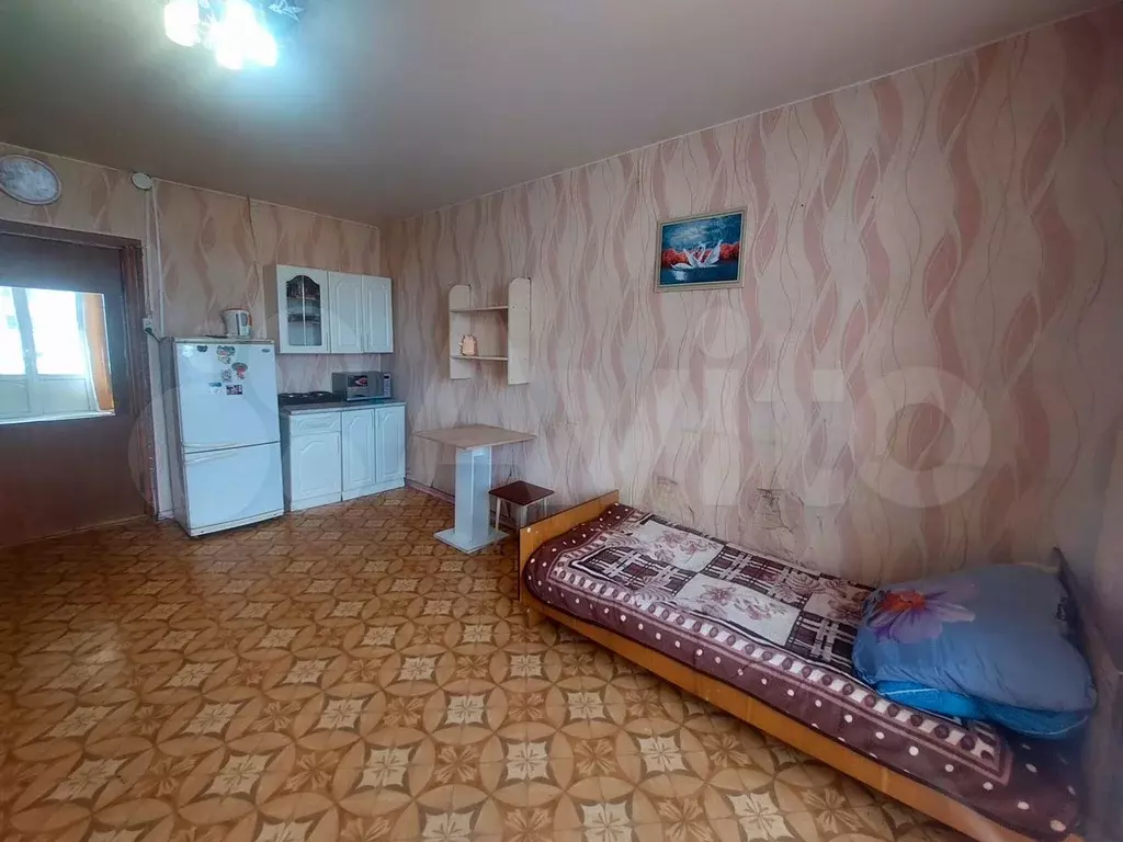Комната 19 м в 6-к., 2/2 эт. - Фото 1