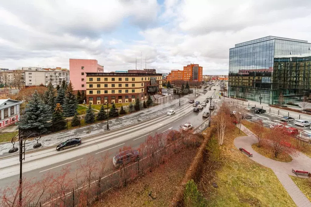 3-к кв. Тюменская область, Тюмень ул. Хохрякова, 45 (130.5 м) - Фото 1