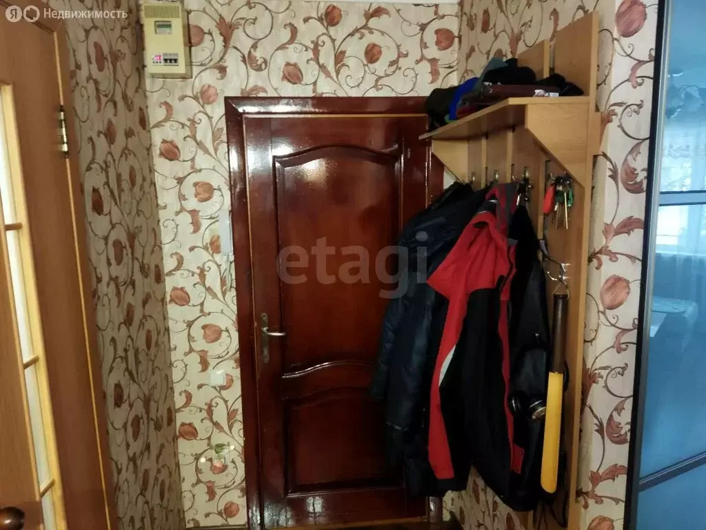 3-комнатная квартира: Нижний Тагил, улица Октябрьской Революции, 24 ... - Фото 1