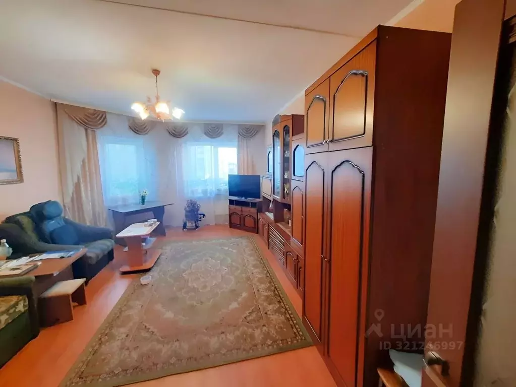 2-к кв. Псковская область, Псков ул. Ижорского Батальона, 45 (64.3 м) - Фото 0