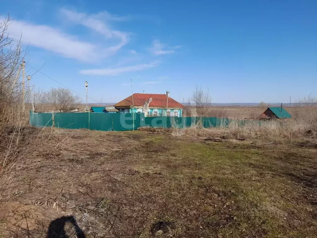 Дом в Башкортостан, Гафурийский район, Белоозерский сельсовет, с. ... - Фото 1