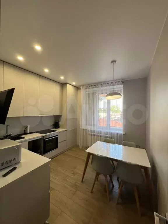 2-к. квартира, 70 м, 1/10 эт. - Фото 0