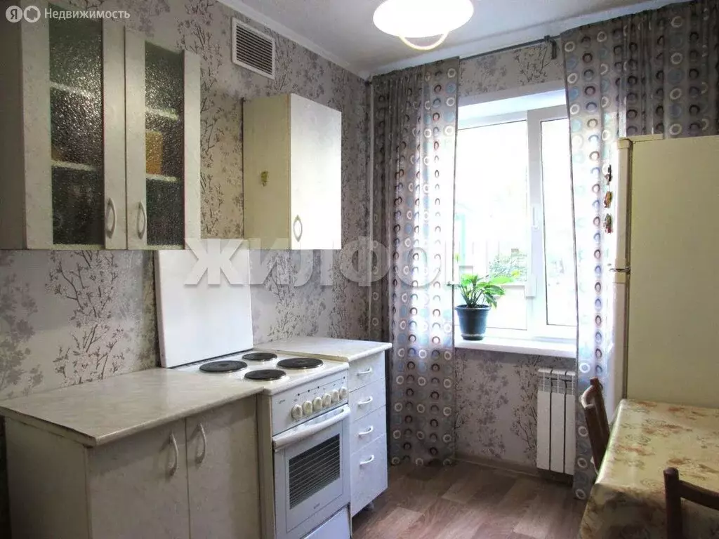 3-комнатная квартира: Новосибирск, улица Бориса Богаткова, 200 (60.2 ... - Фото 0