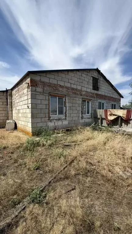 Дом в Астраханская область, Володарский район, с. Новый Рычан ... - Фото 1