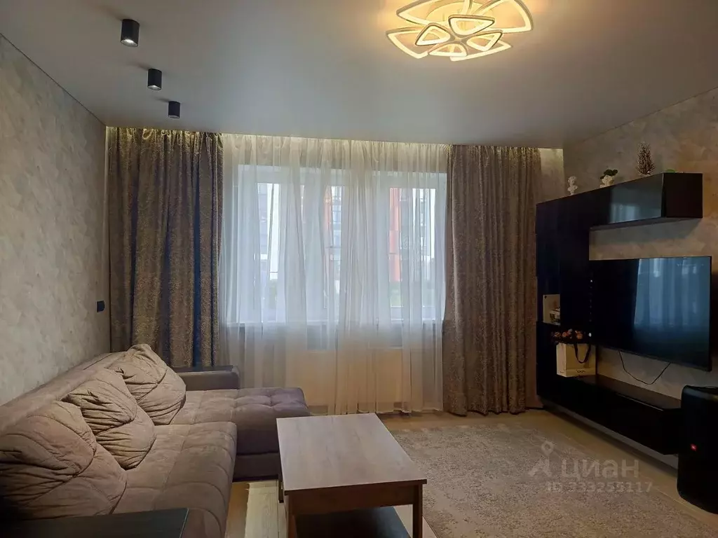 2-к кв. Ленинградская область, Гатчина бул. Авиаторов, 5/18 (50.7 м) - Фото 1