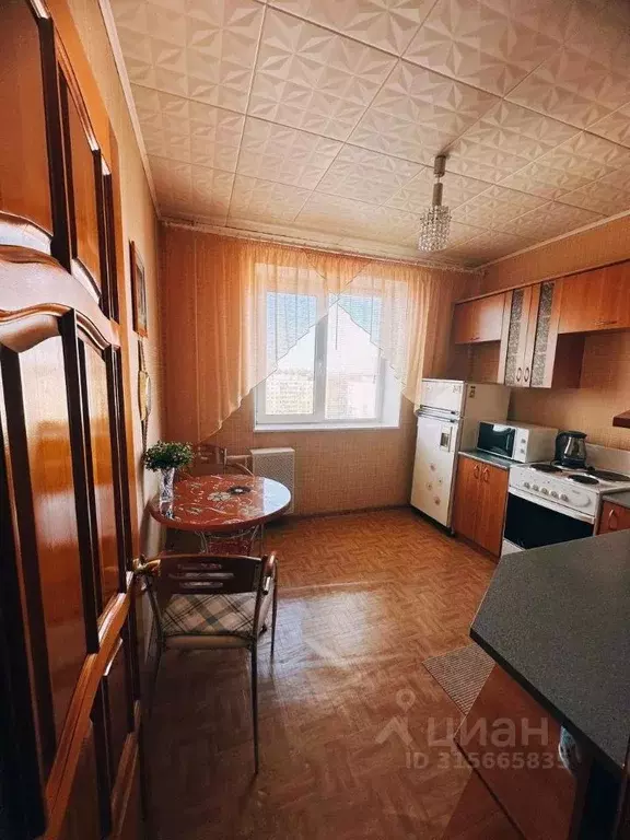 2-к кв. Башкортостан, Уфа ул. Набережная реки Уфы, 45/3 (56.7 м) - Фото 0