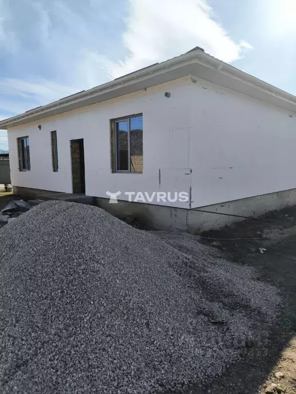 Дом в Крым, Симферопольский район, Добровское с/пос, с. Пионерское ул. ... - Фото 1