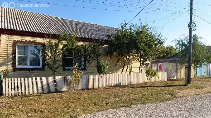 Дом в Ровное, улица Свердлова, 23к2 (100 м) - Фото 0