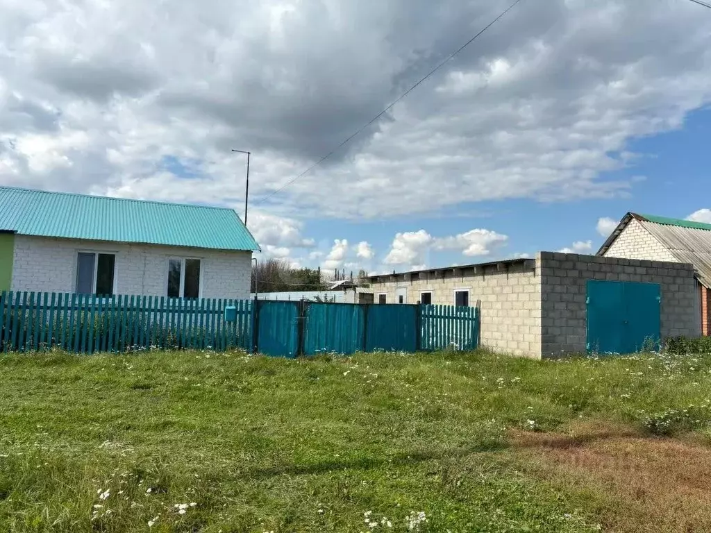 Дом в Башкортостан, Стерлитамакский район, Красноярский сельсовет, с. ... - Фото 1