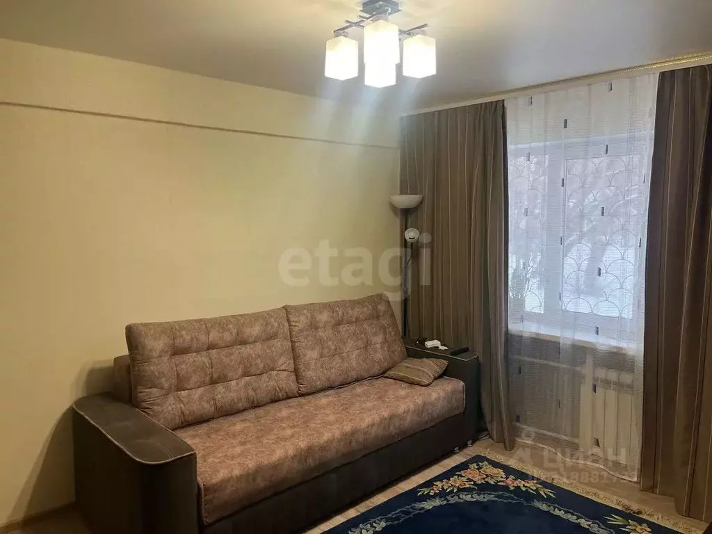 2-к кв. Омская область, Омск просп. Космический, 61 (44.5 м) - Фото 0