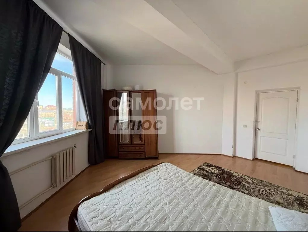 2-к кв. Дагестан, Махачкала ул. Гайдара Гаджиева, 1Б (95.0 м) - Фото 1