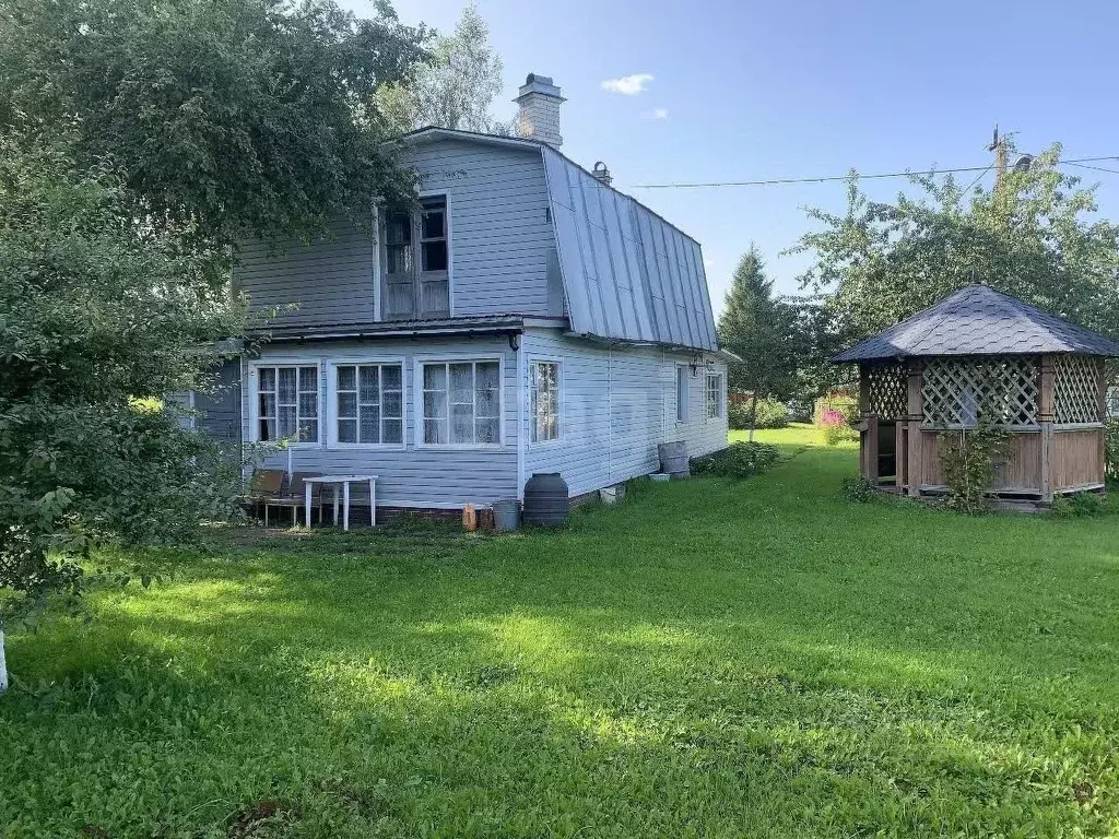 Дом в Ленинградская область, Сланцевский район, Загривское с/пос, д. ... - Фото 1