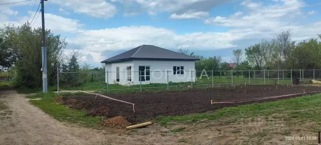 Дом в Саратовская область, Энгельсский район, Красноярское ... - Фото 0