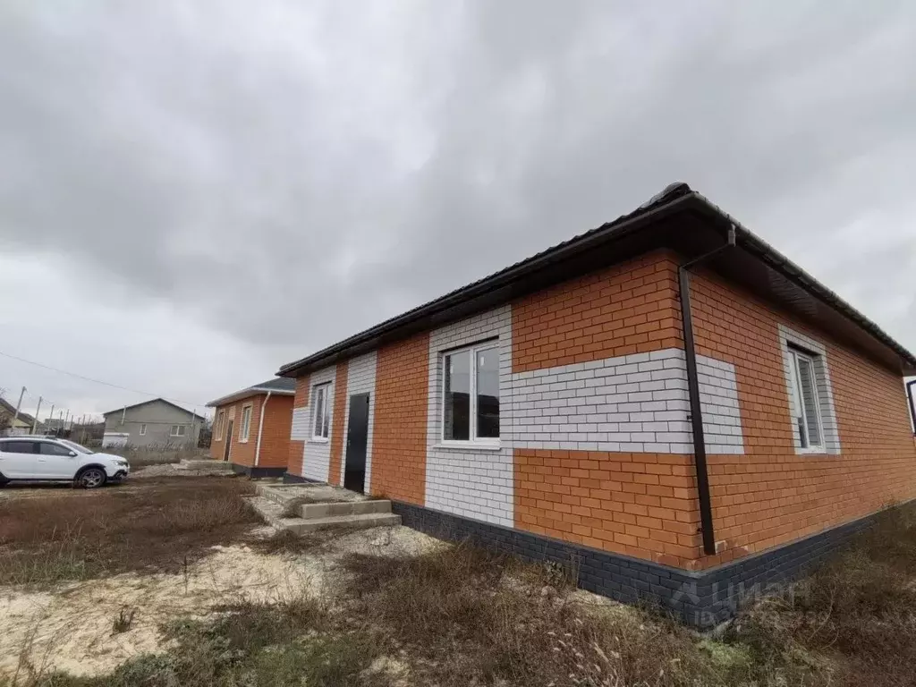 Дом в Волгоградская область, Среднеахтубинский район, Фрунзенское ... - Фото 1