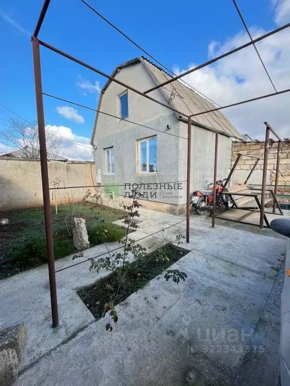 Дом в Крым, Сакский район, с. Суворовское ул. Виноградная (110 м) - Фото 1