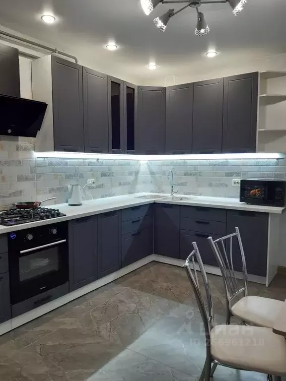 2-к кв. Крым, Симферополь ул. Дзюбанова, 11А (80.0 м) - Фото 0