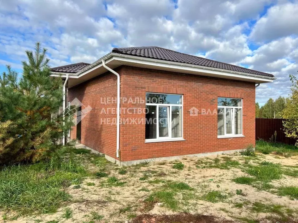 Дом в Рязанская область, Рязанский муниципальный округ, с. Казарь  ... - Фото 1