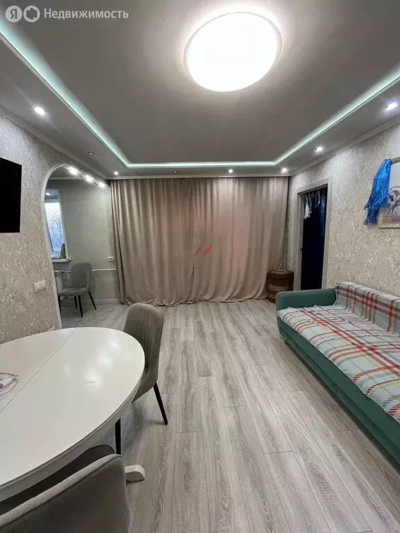 4-комнатная квартира: Кызыл, улица Бухтуева, 3 (64.4 м) - Фото 1