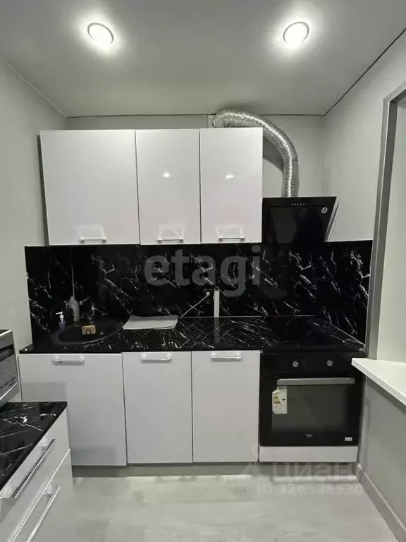 2-к кв. Тюменская область, Тобольск 4-й мкр, 31 (45.0 м) - Фото 1