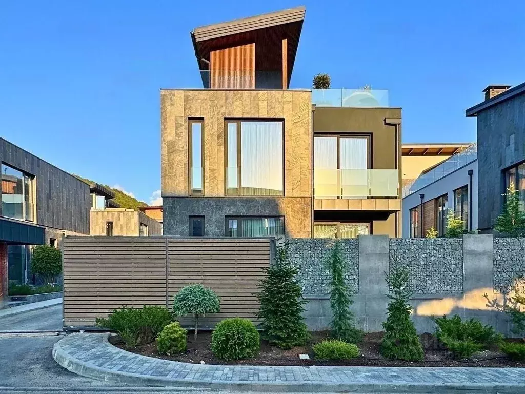 Дом в Краснодарский край, Сочи с. Эстосадок, ул. Гаражная (550 м) - Фото 1