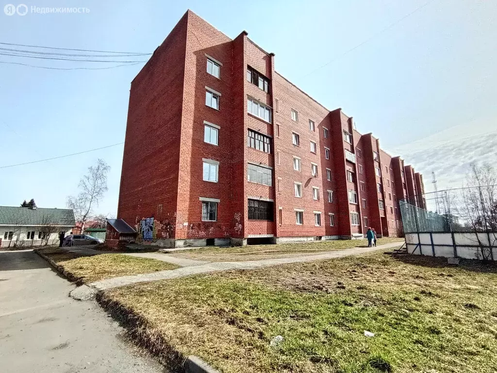 3-комнатная квартира: Ревда, улица Энгельса, 45А (69 м) - Фото 1