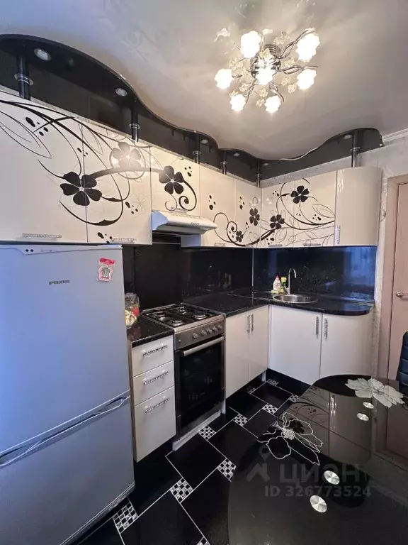 1-к кв. Татарстан, Казань ул. Братьев Касимовых, 56 (33.4 м) - Фото 1