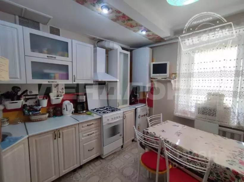 3-к кв. Ростовская область, Новочеркасск Спортивная ул., 21 (56.1 м) - Фото 0