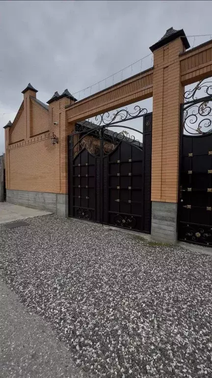 Дом в Чеченская республика, Шалинский район, с. Автуры ул. М. Эльбиева ... - Фото 0